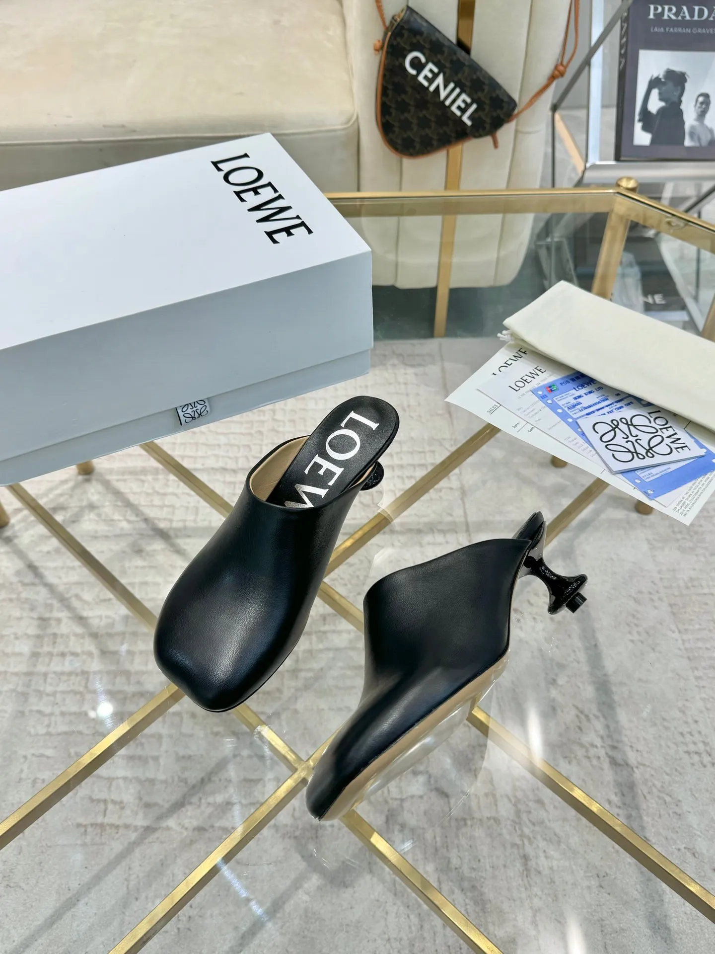 👟👟Ex-factory price 640👟👟 LOEWE‼ ️ New arrival‼ ️Imported genuine leather sole Loewe 2024/aw early spring latest catwalk color diamond series catwalk style 😘😘😘 Upper: imported super soft sheepskin lining: imported water-dyed sheepskin Outsole: original molded injection molded leather outsole Heel: original molded 1:1 Heel height: 5.5cm Size: 35-39 (40/41/42/43 custom-made, non-refundable)